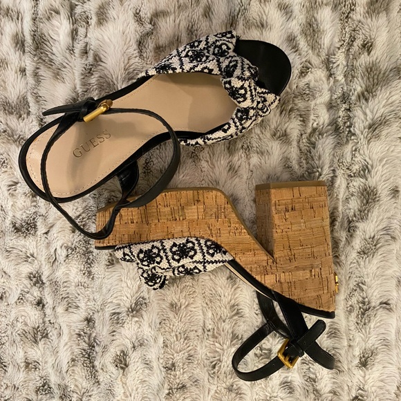 GUESS Black and Cream Patterned Platform Sandals - Picture 1 of 4